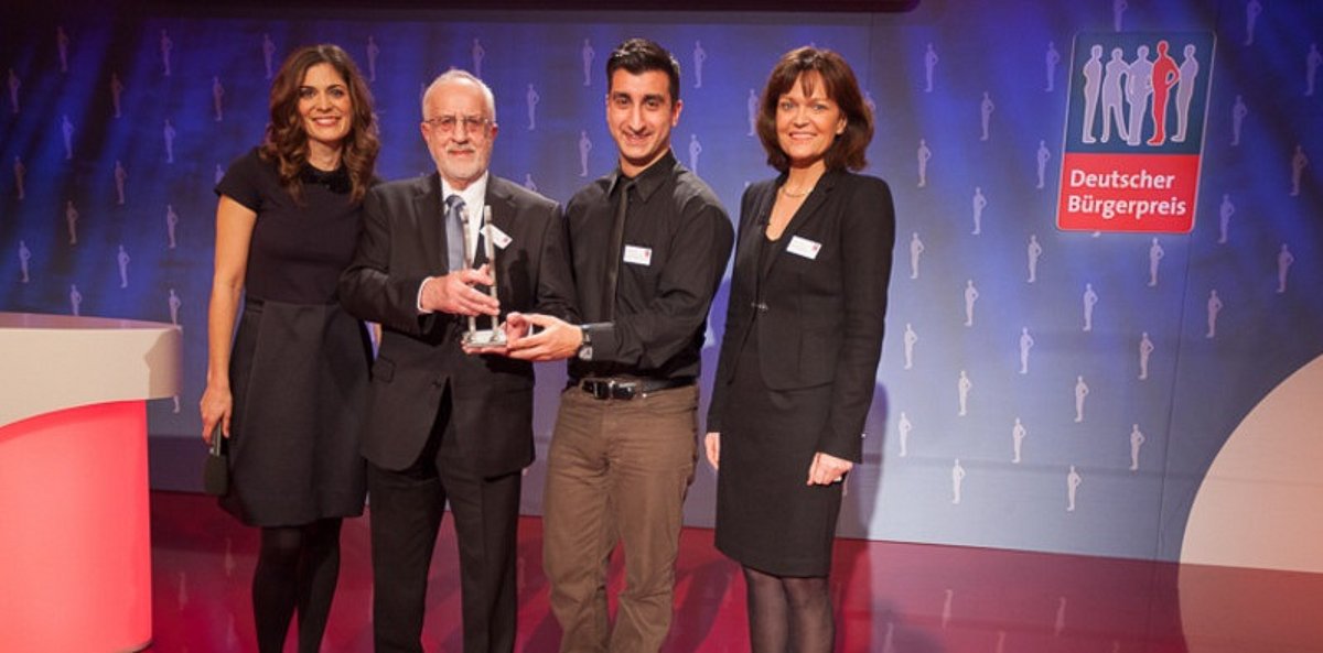 Deutscher Bürgerpreis 2013: Laudatorin Dr. Eva Lohse, Vizepräsidentin des Deutschen Städtetags, übergibt den 1. Preis in der Kategorie Alltagshelden.