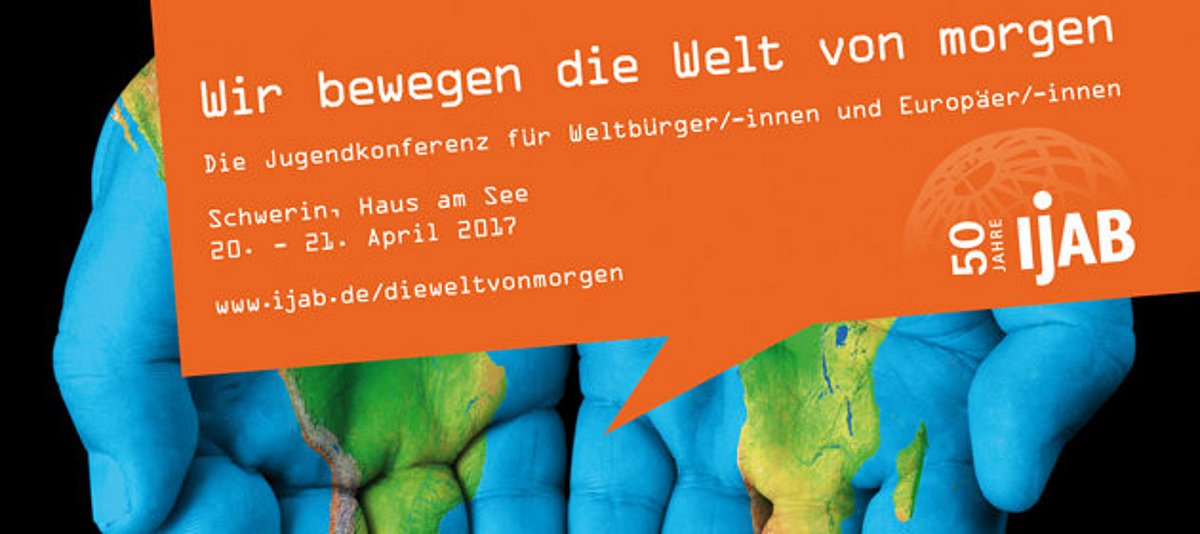 Hände mit aufgemalter Weltkarte und Text zur Einladung zur Jugendkonferenz „Wir bewegen die Welt von morgen“ 