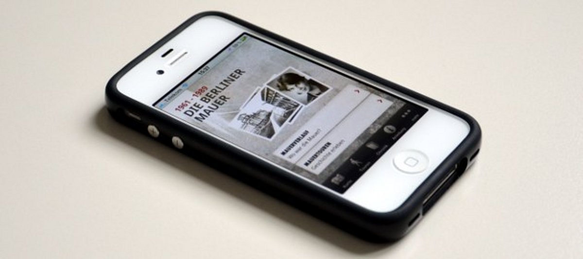 iPhone mit App "Die Berliner Mauer"
