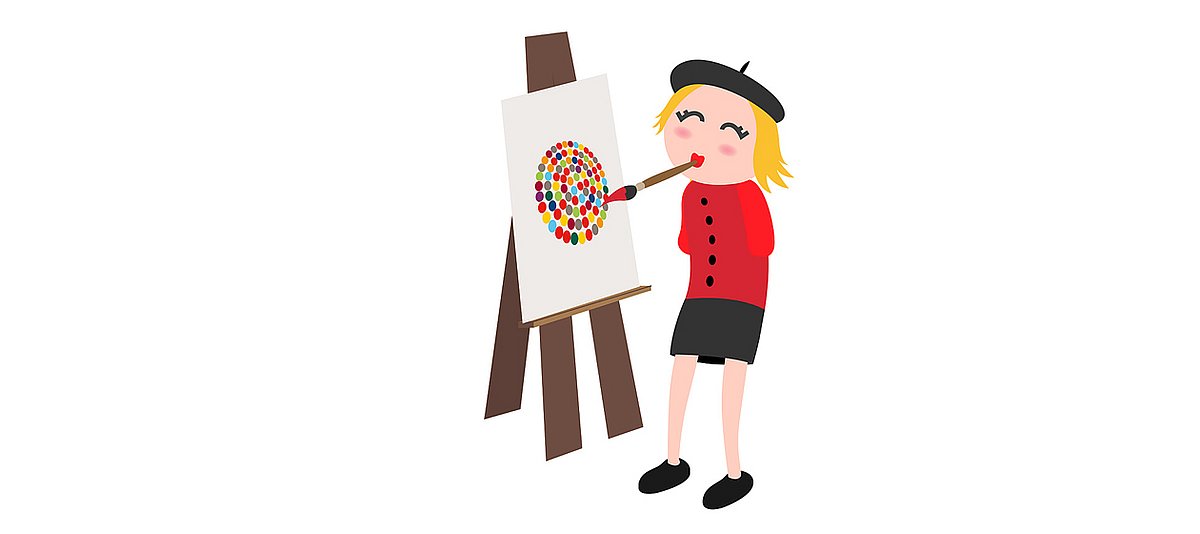Frau ohne Arme malt mit Pinsel im Mund auf eine Leinwand