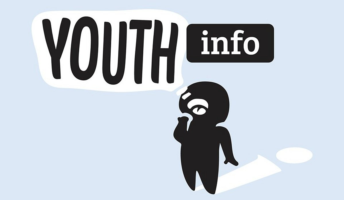Dei Worte Youth Info stehen in einer Gedankenblase auf hellblauem Hintergrund, im Vordergrund ist eine stilisierte Figur zu sehen