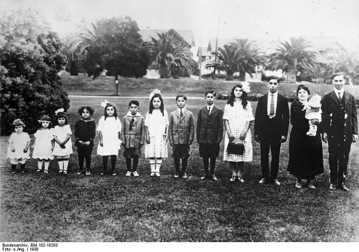 Eine kinderreiche Familie Anfang des 20. Jahrhunderts